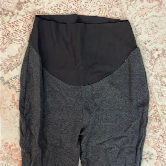 Maternity High-Waisted Black and Gray Leggings - Picture 3 of 4